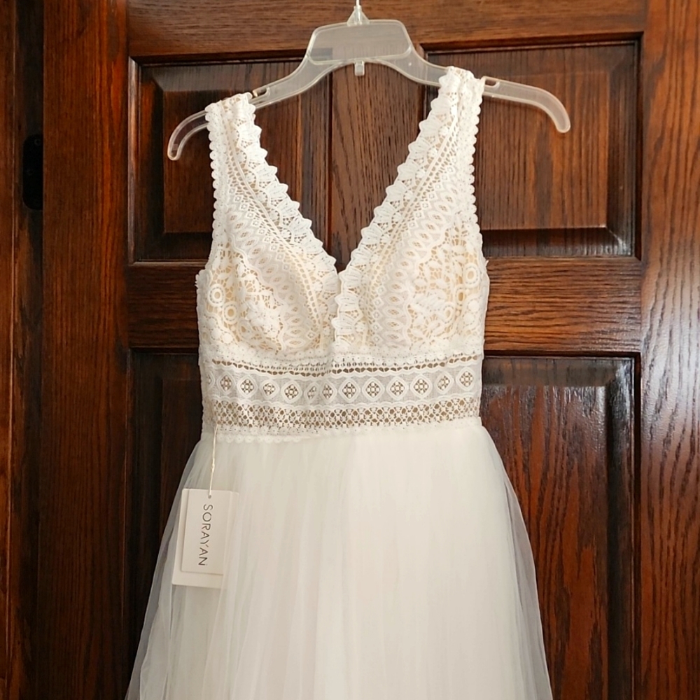 White Lace V-Neck Tulle Dress - Picture 1 of 12